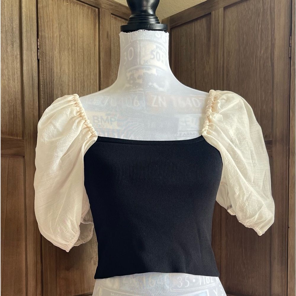 NWT Miou Muse Puffed Sleeve Crop top.  Cream sleeve with black bodice.